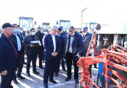 Romitan tumanida bahorgi dala ishlarida qatnashadigan qishloq xoʼjaligi texnikalari shayligi koʼzdan kechirildi